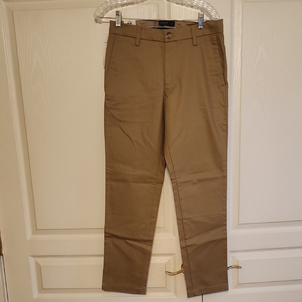 Dockers Signature Khaki